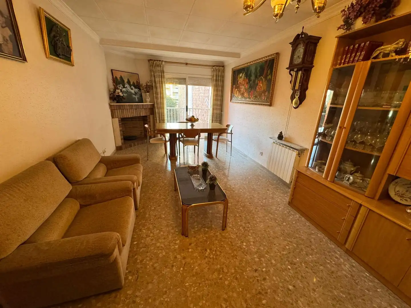 Wohnzimmer von Haus oder Chalet zum Verkauf in Cornellà de Llobregat mit Heizung, Privatgarten und Terrasse