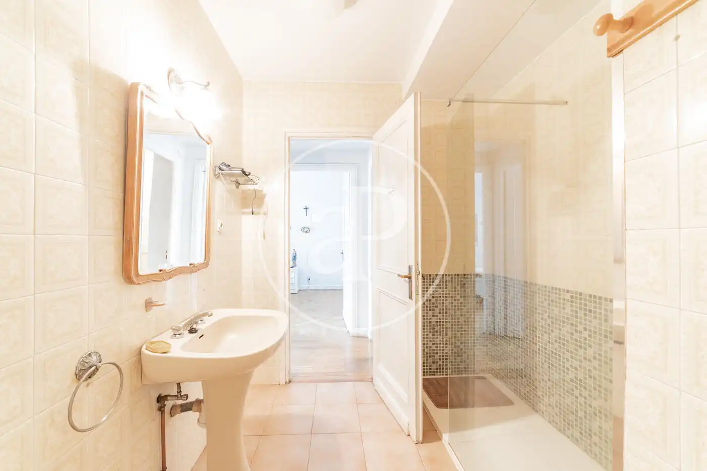 Baño de Piso en venta en Madrid con Calefacción, Terraza y Trastero