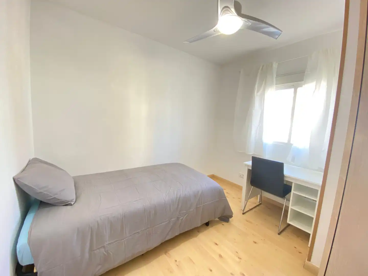 Habitació a Calle Escoriaza, 13, Los Ángeles