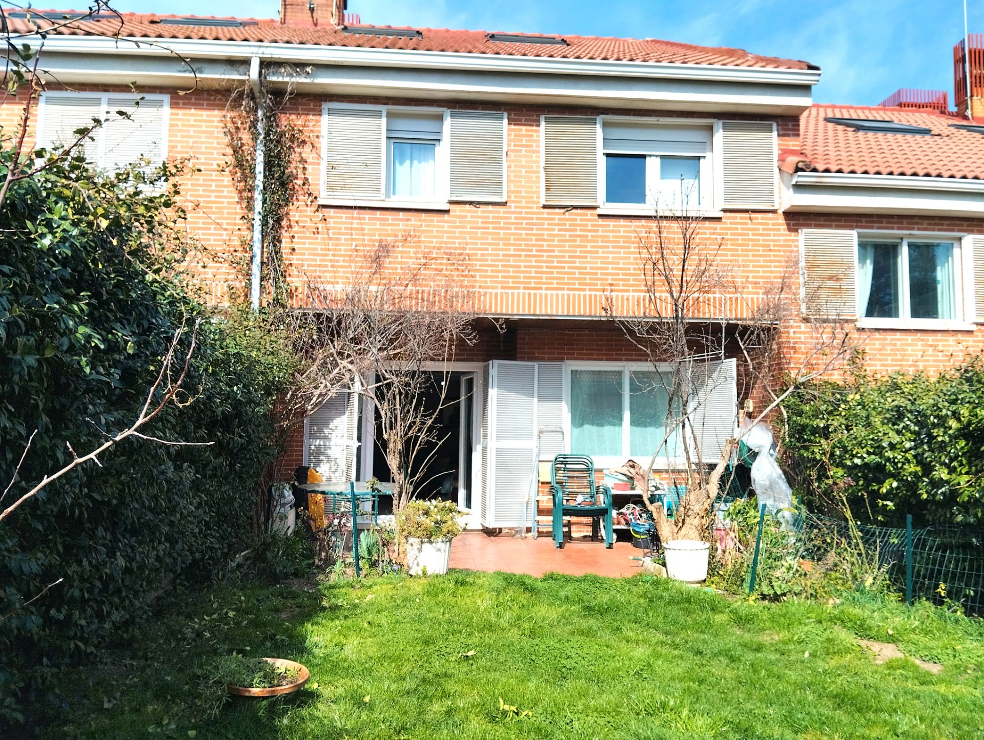 Jardín de Casa adosada en venta en San Lorenzo de El Escorial con Aire acondicionado, Calefacción y Jardín privado