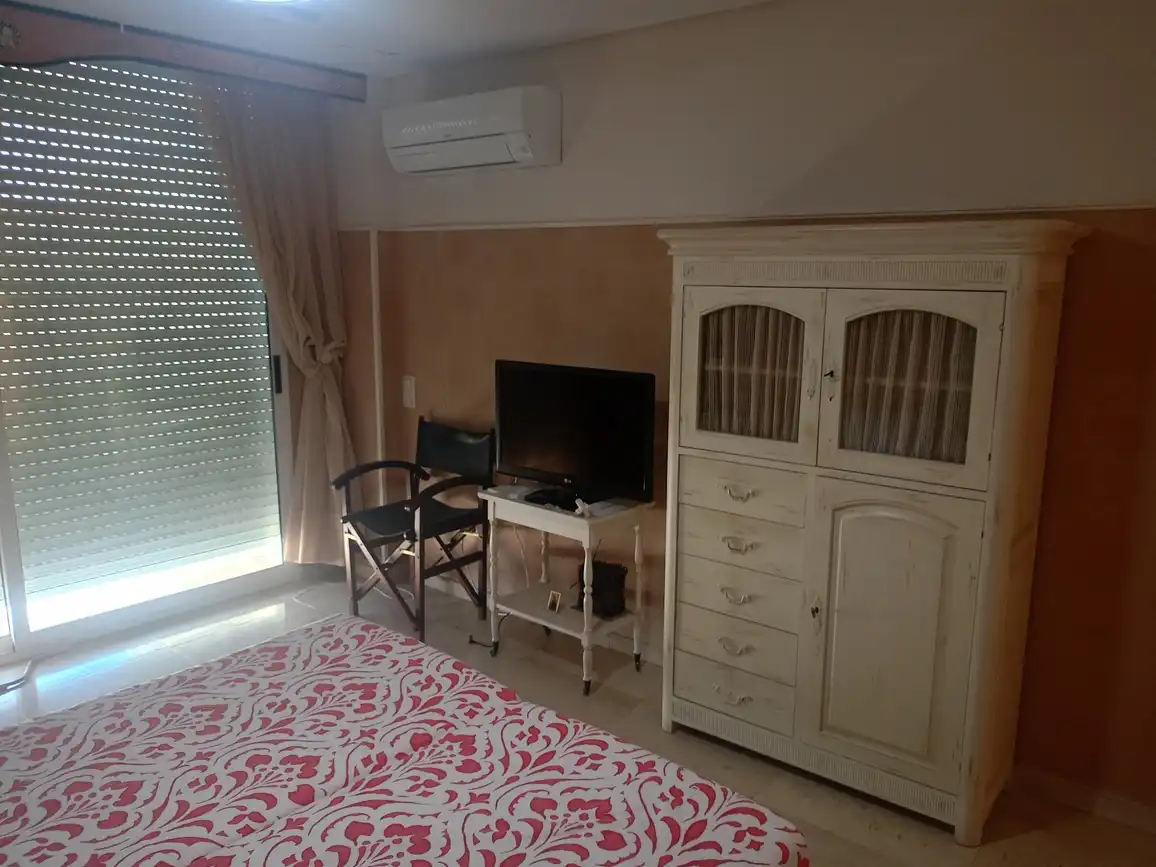 Dormitori de Apartament de lloguer en Gandia amb Aire condicionat, Terrassa i Moblat