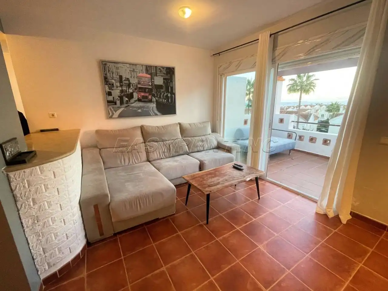 Sala d'estar de Apartament de lloguer en La Alcaidesa amb Terrassa, Moblat i Piscina comunitària