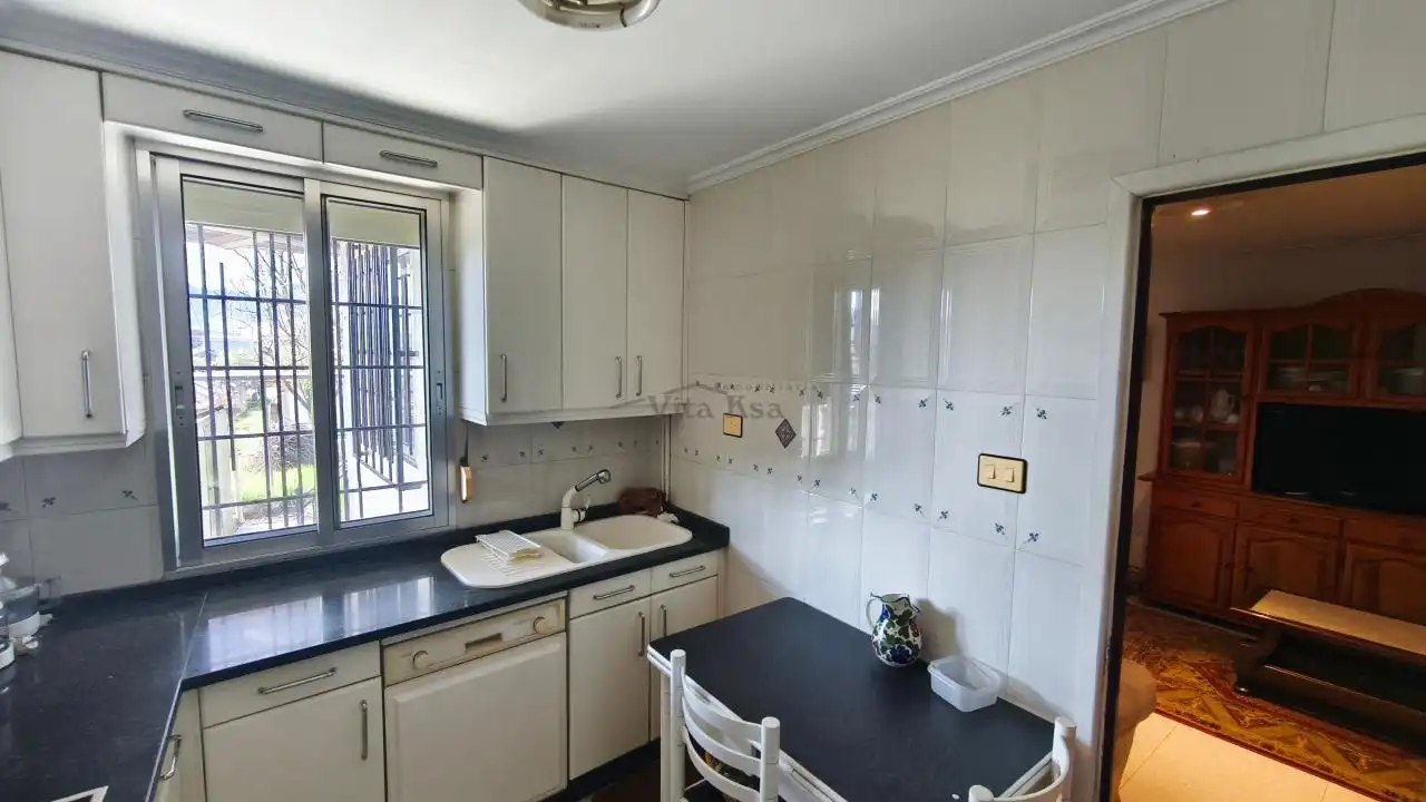 Cocina de Casa o chalet en venta en Ourense Capital  con Calefacción, Jardín privado y Terraza