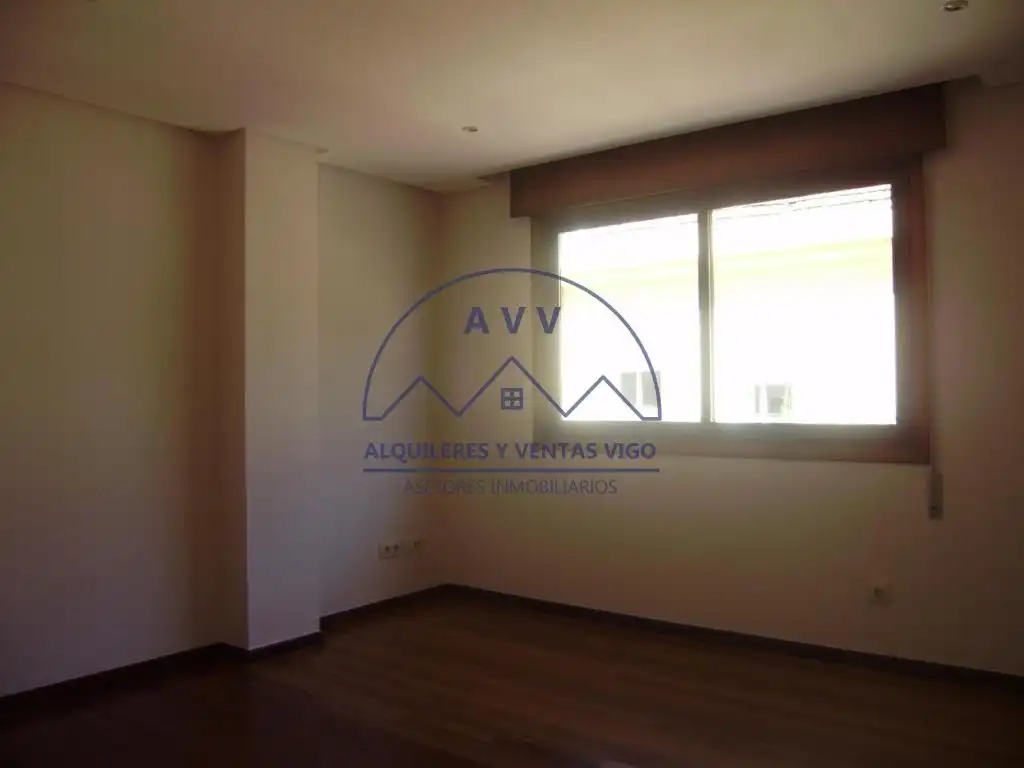 Habitación de Piso de alquiler en Vigo  con Parquet