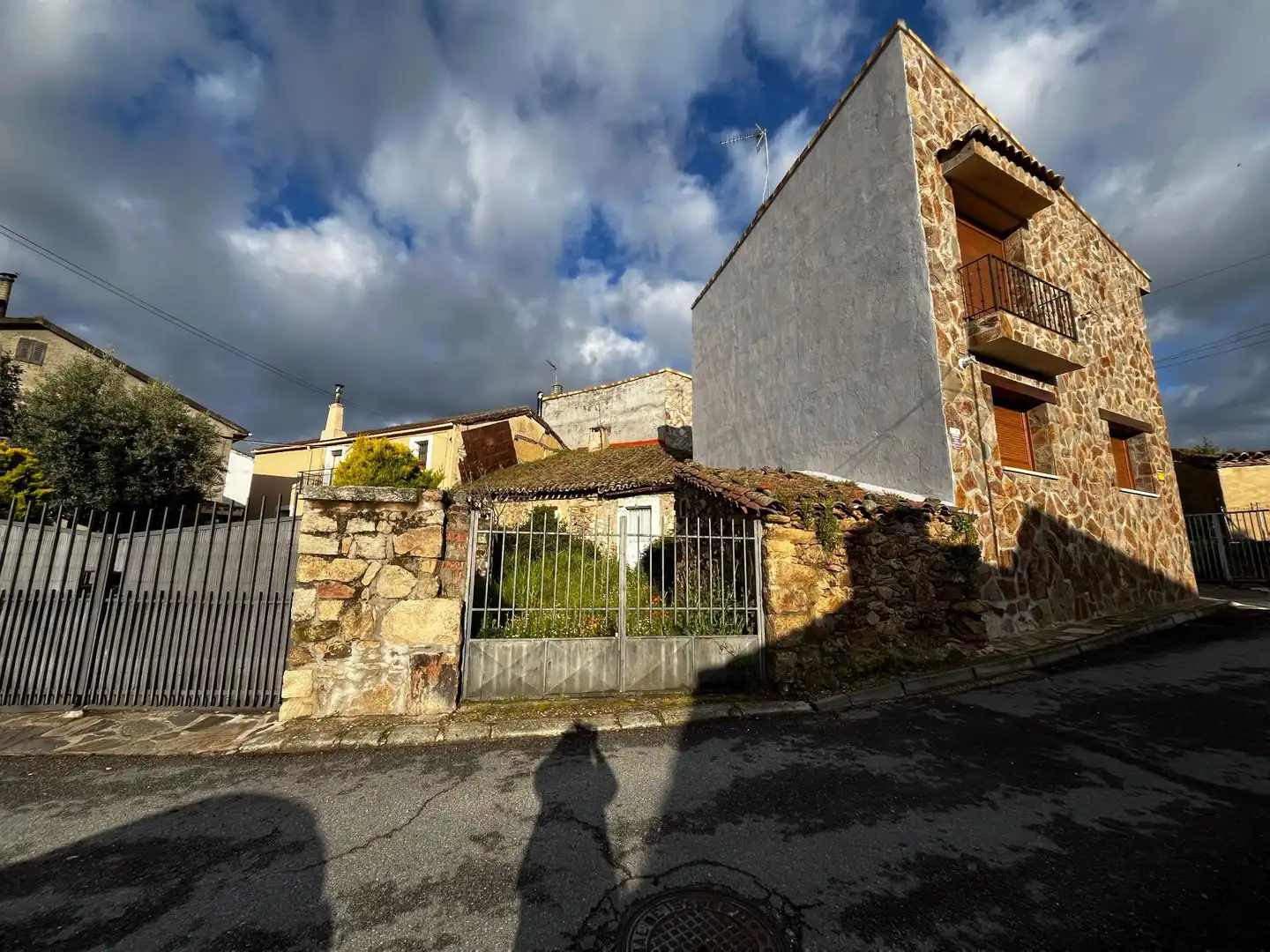 Vista exterior de Casa adosada en venta en Gargantilla del Lozoya con Jardín privado