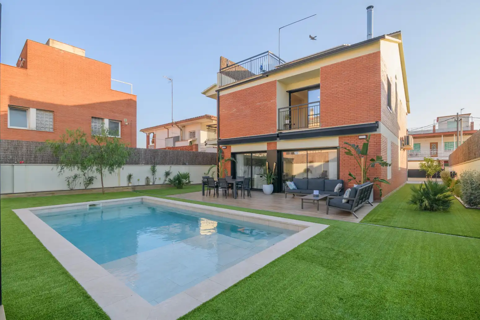 Piscina de Casa o xalet en venda en Viladecans amb Aire condicionat, Calefacció i Parquet