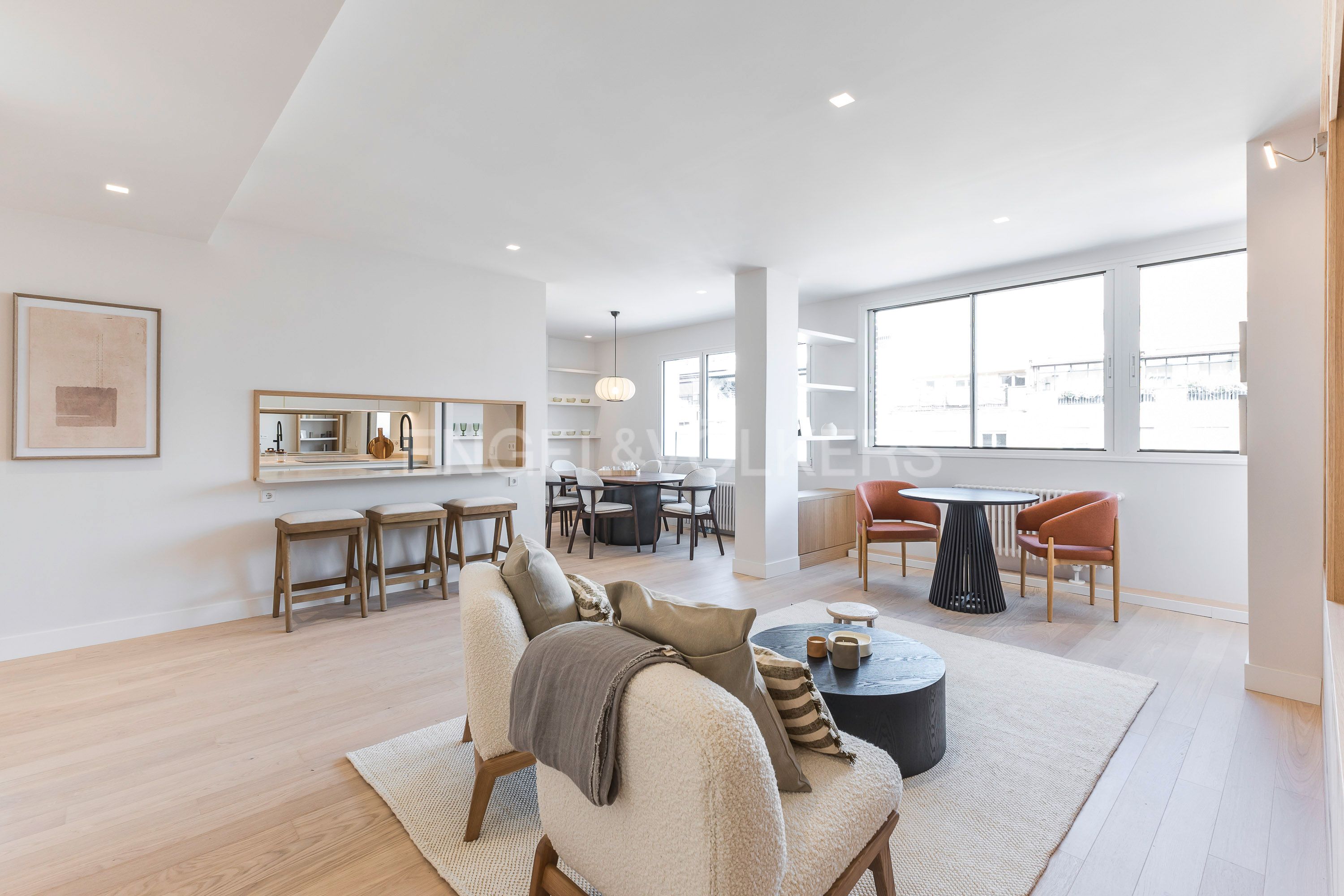 Living room of Apartment for sale in  Madrid Capital  with Air Conditioner, Heating and Furnished