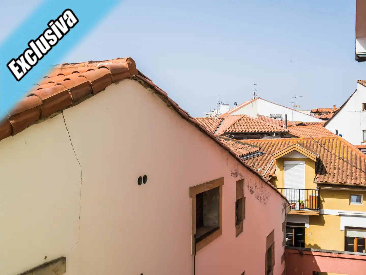 Außenansicht von Maisonette zum Verkauf in Laredo mit Heizung, Parkett und Balkon