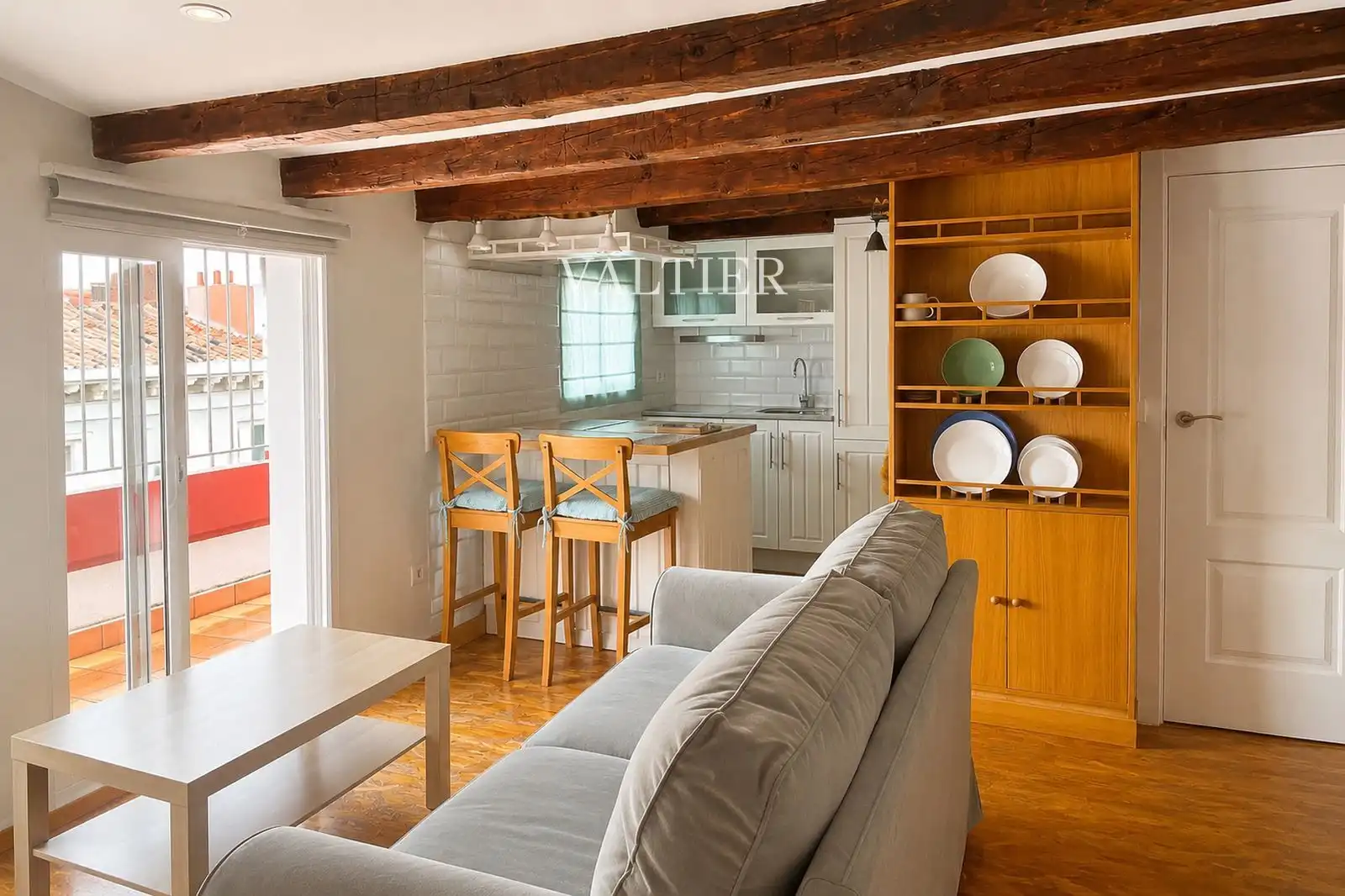 Sala d'estar de Àtic de lloguer en Madrid amb Terrassa i Moblat