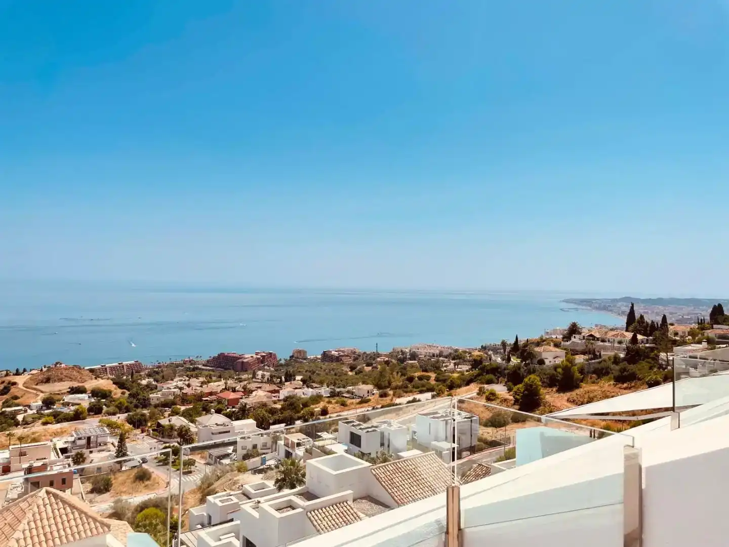 Außenansicht von Dachboden zum Verkauf in Benalmádena mit Klimaanlage und Schwimmbad