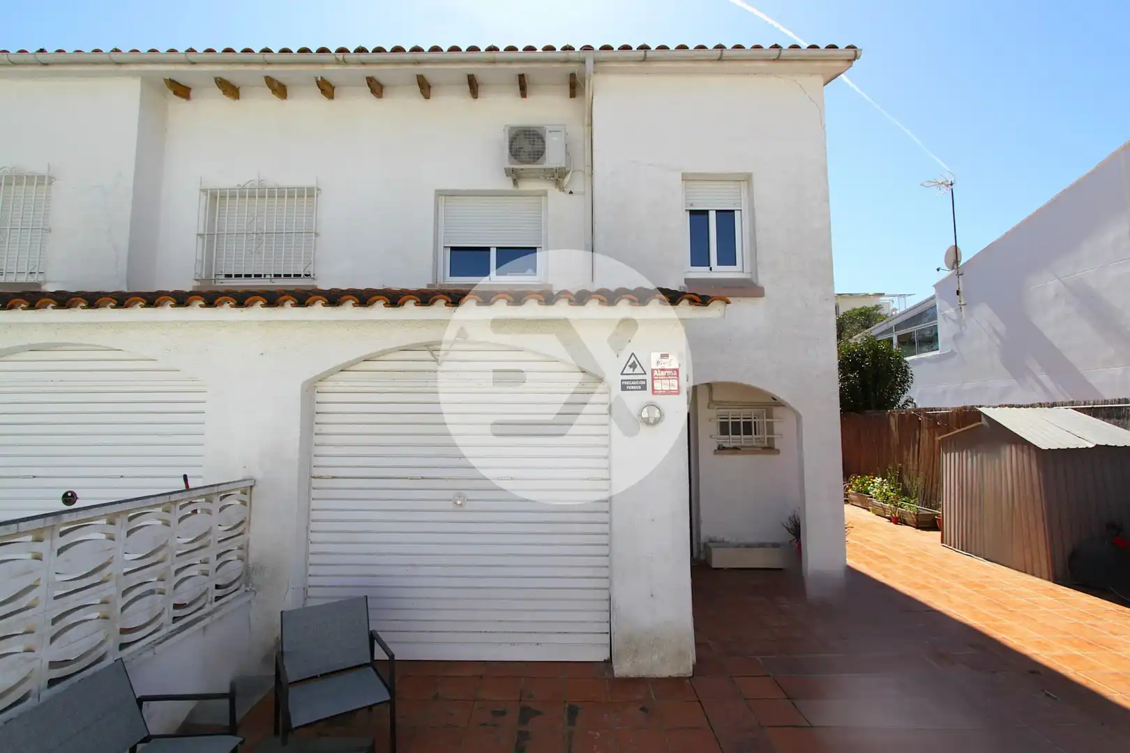 Außenansicht von Einfamilien-Reihenhaus zum Verkauf in Castelldefels mit Klimaanlage, Heizung und Privatgarten