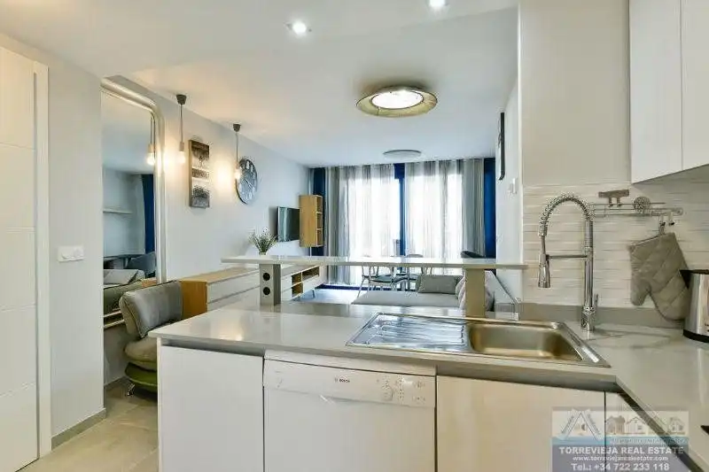 Cocina de Apartamento en venta en Torrevieja con Aire acondicionado, Terraza y Piscina