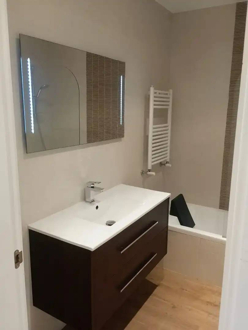 Bathroom of Flat for rent in Oviedo   with Heating, Parquet flooring and Oven
