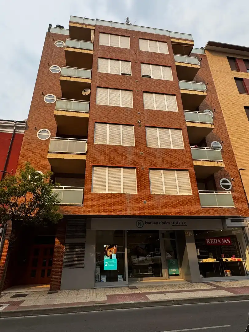 Vista exterior de Apartament en venda en Sabiñánigo amb Calefacció, Moblat i Forn