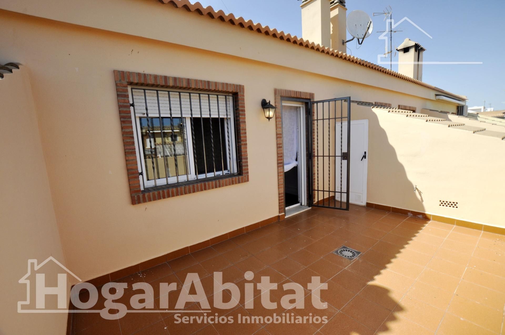 Vista exterior de Casa adosada en venda en Puçol amb Aire condicionat, Calefacció i Parquet