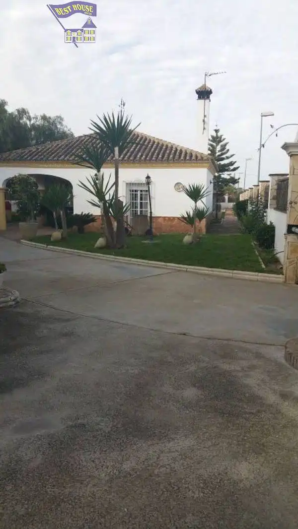 Vista exterior de Casa o xalet en venda en Arcos de la Frontera amb Aire condicionat, Jardí privat i Traster