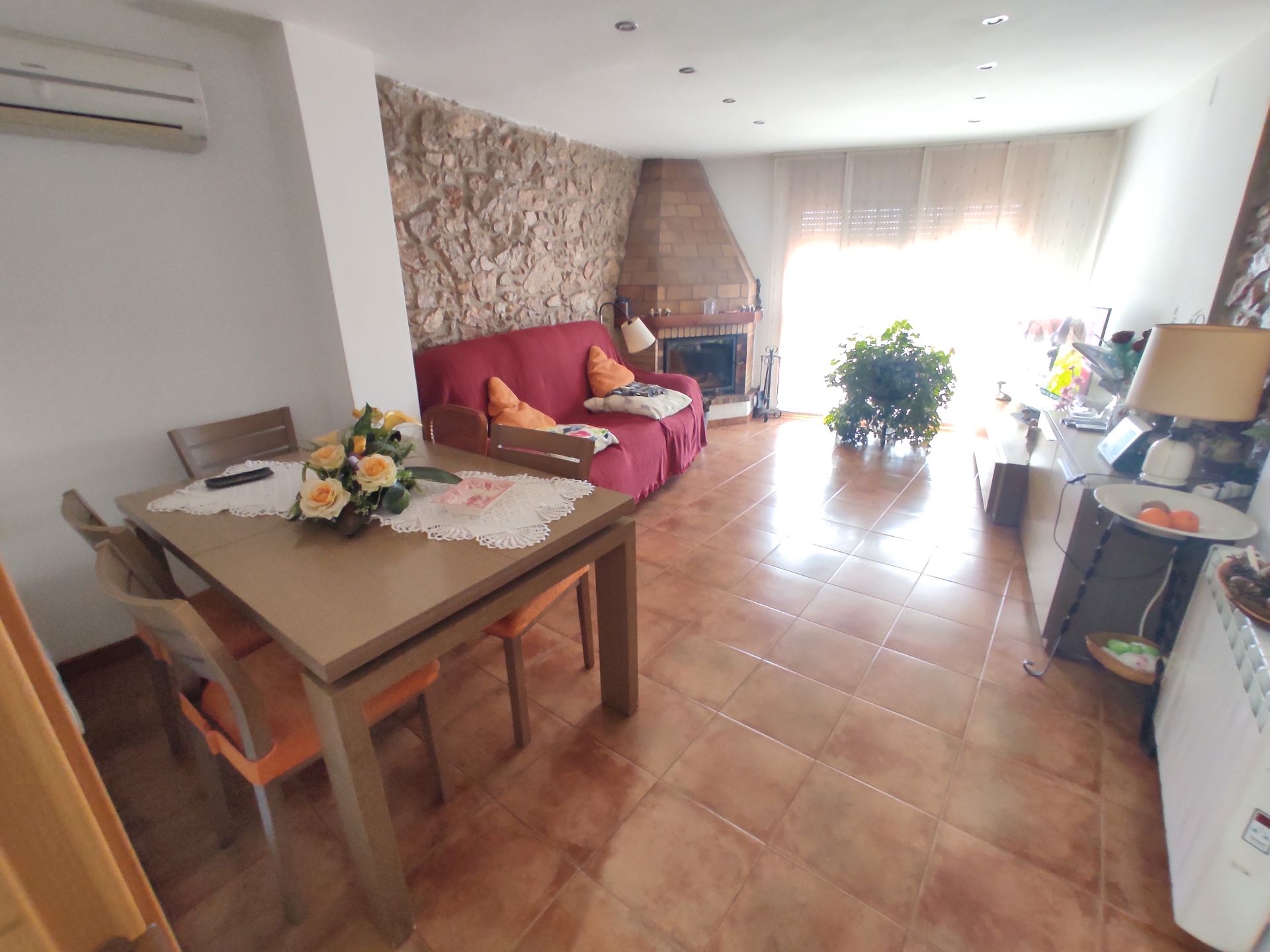 Sala d'estar de Casa o xalet en venda en Capçanes amb Aire condicionat, Calefacció i Terrassa