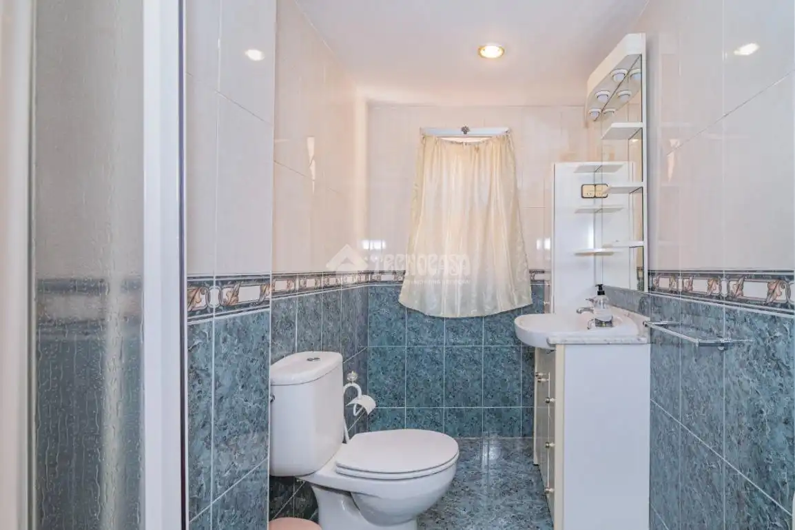 Baño de Piso en venta en Granada con Calefacción y Balcón