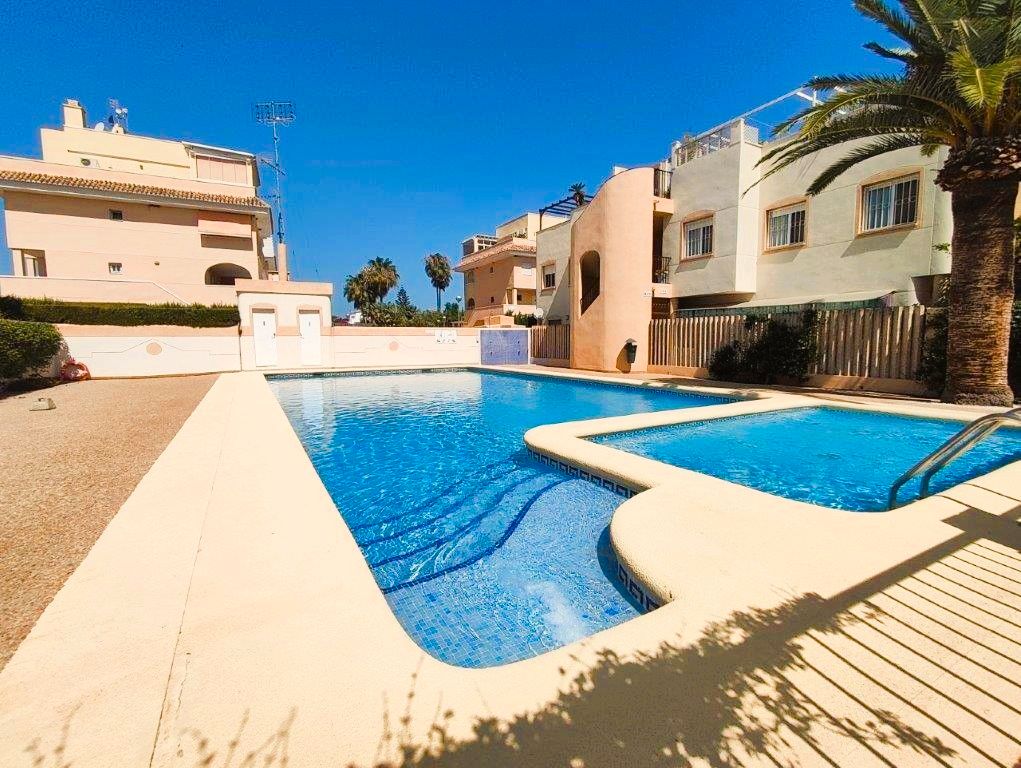 Piscina de Apartament en venda en Dénia amb Aire condicionat, Terrassa i Traster