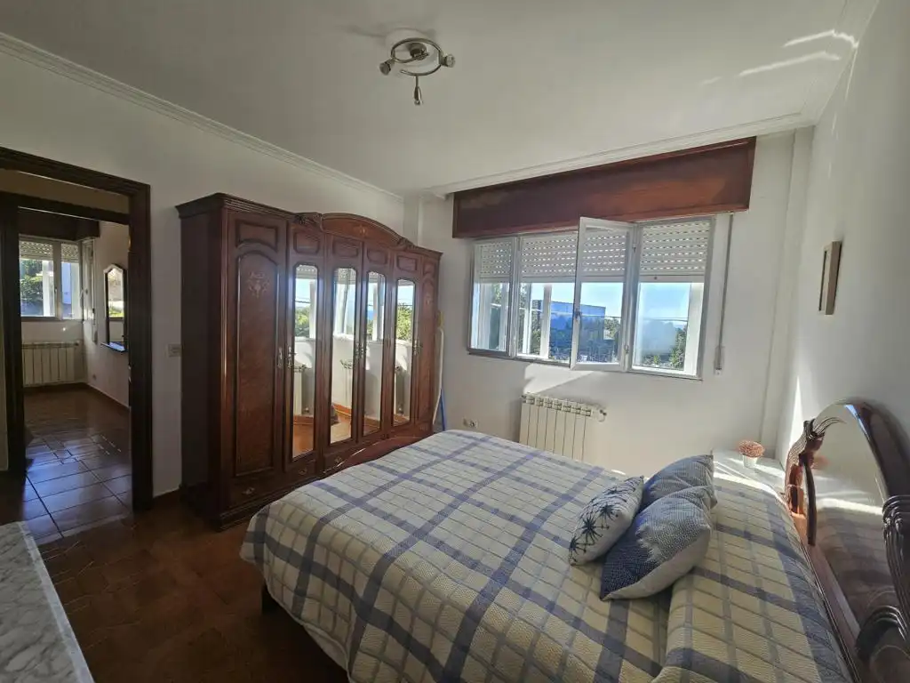 Dormitori de Casa o xalet en venda en Boiro amb Calefacció, Jardí privat i Parquet
