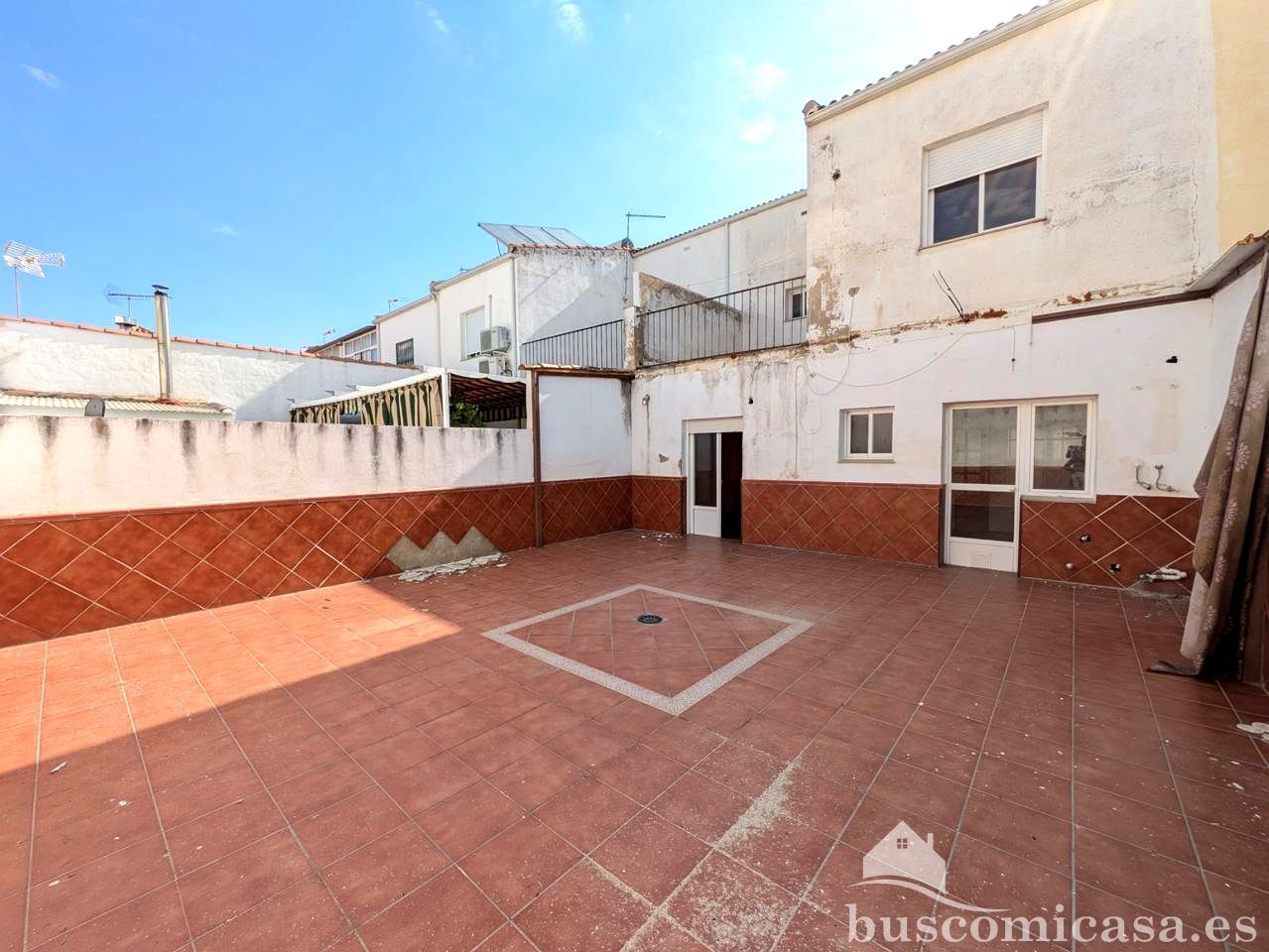 Vista exterior de Casa o xalet en venda en Villanueva de la Reina amb Terrassa i Balcó