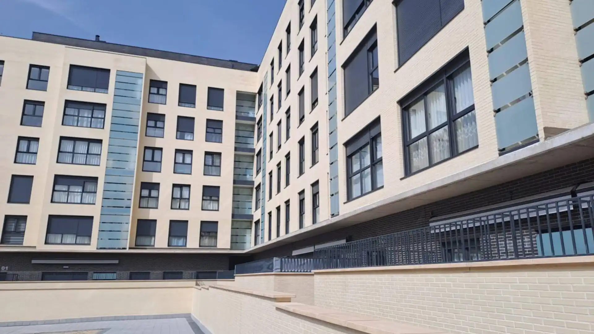 Exterior view of Flat for sale in Burgos Capital  with Heating, Parquet flooring and Terrace