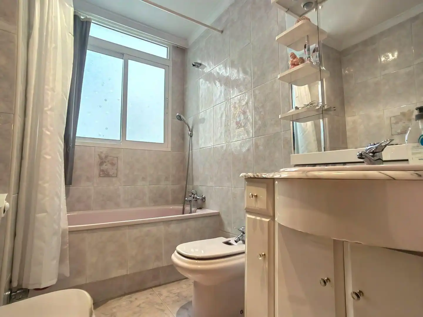 Baño de Piso en venta en Málaga con Aire acondicionado
