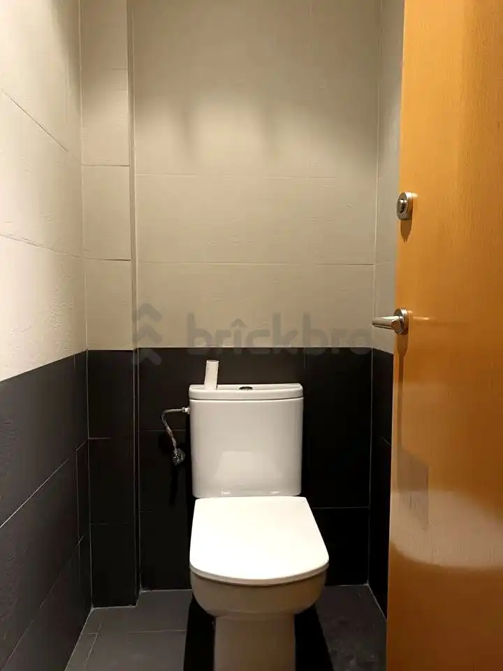 Bathroom of Office for sale in Barcelona