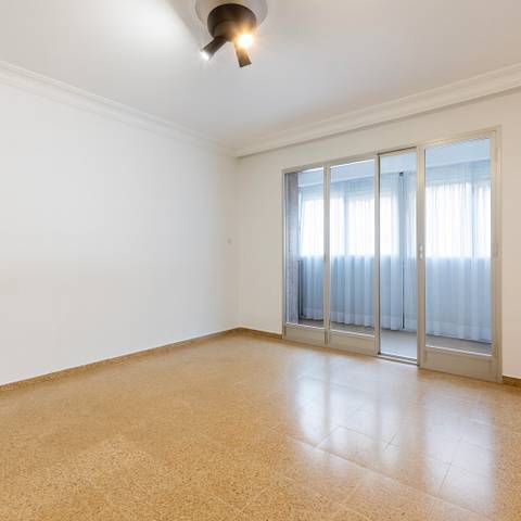 Piso en Venta en Calle de Sabadell en Tres Olivos - Valverde