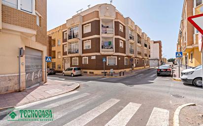 Vista exterior de Àtic en venda en El Ejido amb Aire condicionat, Terrassa i Moblat