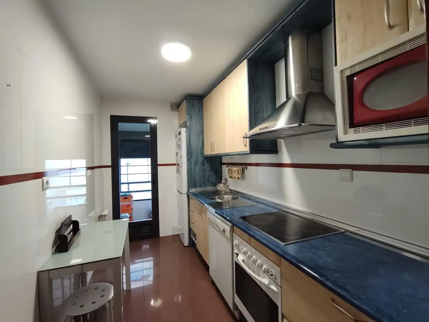 Cuina de Pis de lloguer en Granada amb Aire condicionat, Calefacció i Moblat