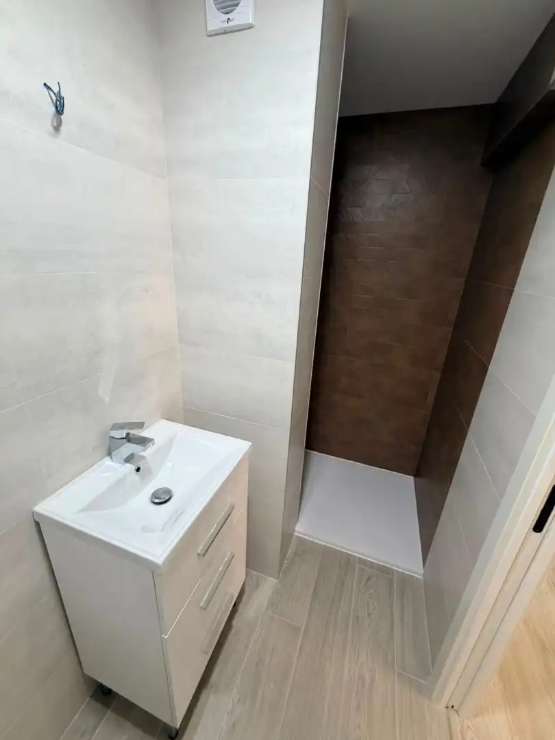 Baño de Piso en venta en Barakaldo  con Horno y Lavadora