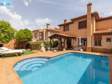 Villa avec balcon à vendre à Calle de Brasil