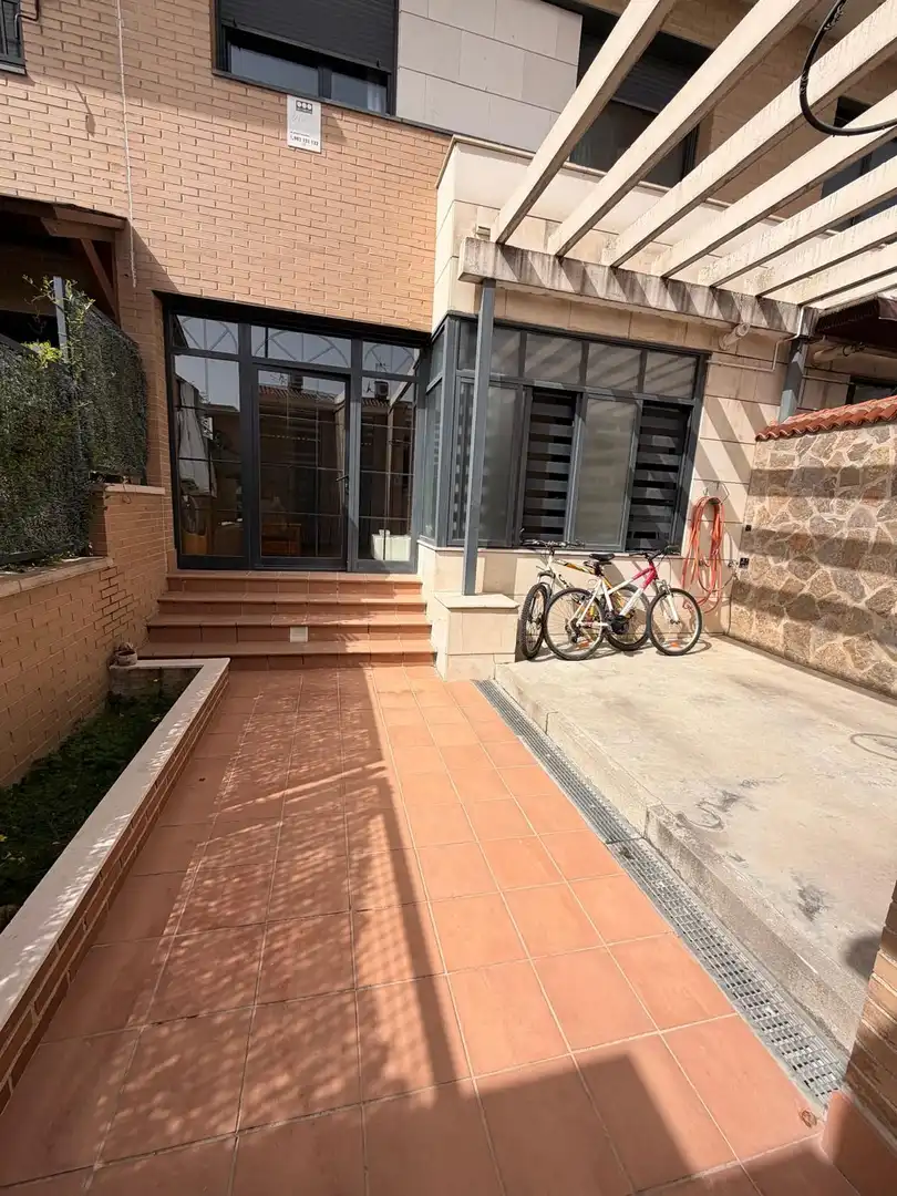 Terraza de Casa adosada en venta en Valdemoro con Aire acondicionado, Calefacción y Jardín privado