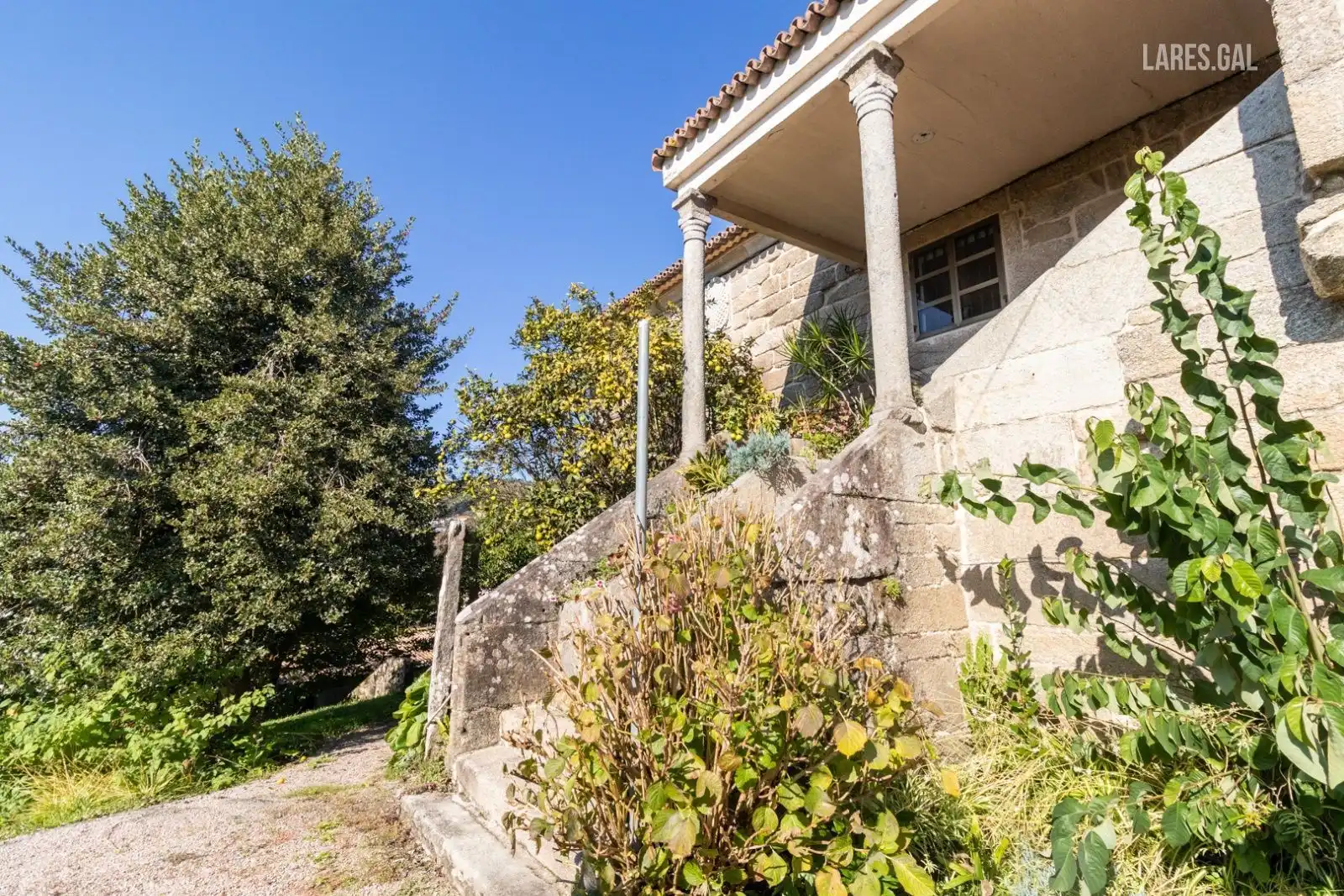 Vista exterior de Edificio en venta en Cangas 