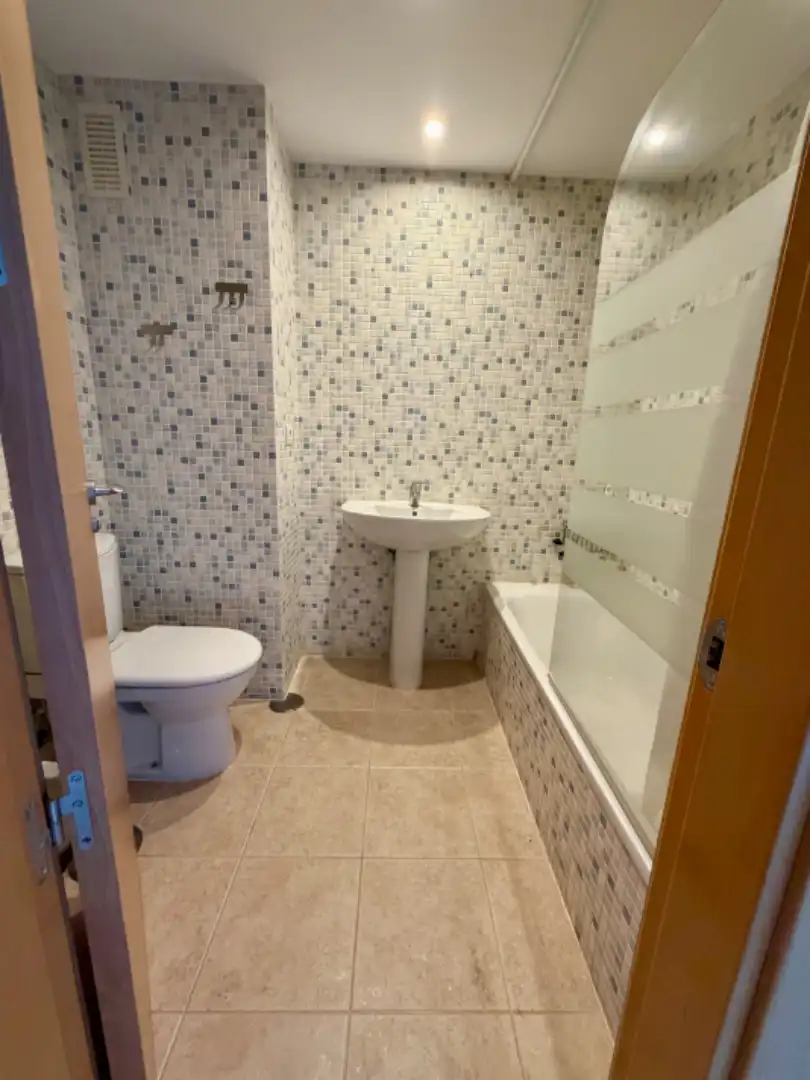 Baño de Apartamento en venta en Casares con Terraza, Trastero y Horno