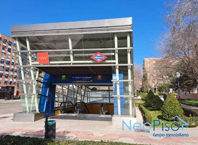 Vista exterior de Pis en venda en Alcorcón amb Jardí privat, Terrassa i Piscina