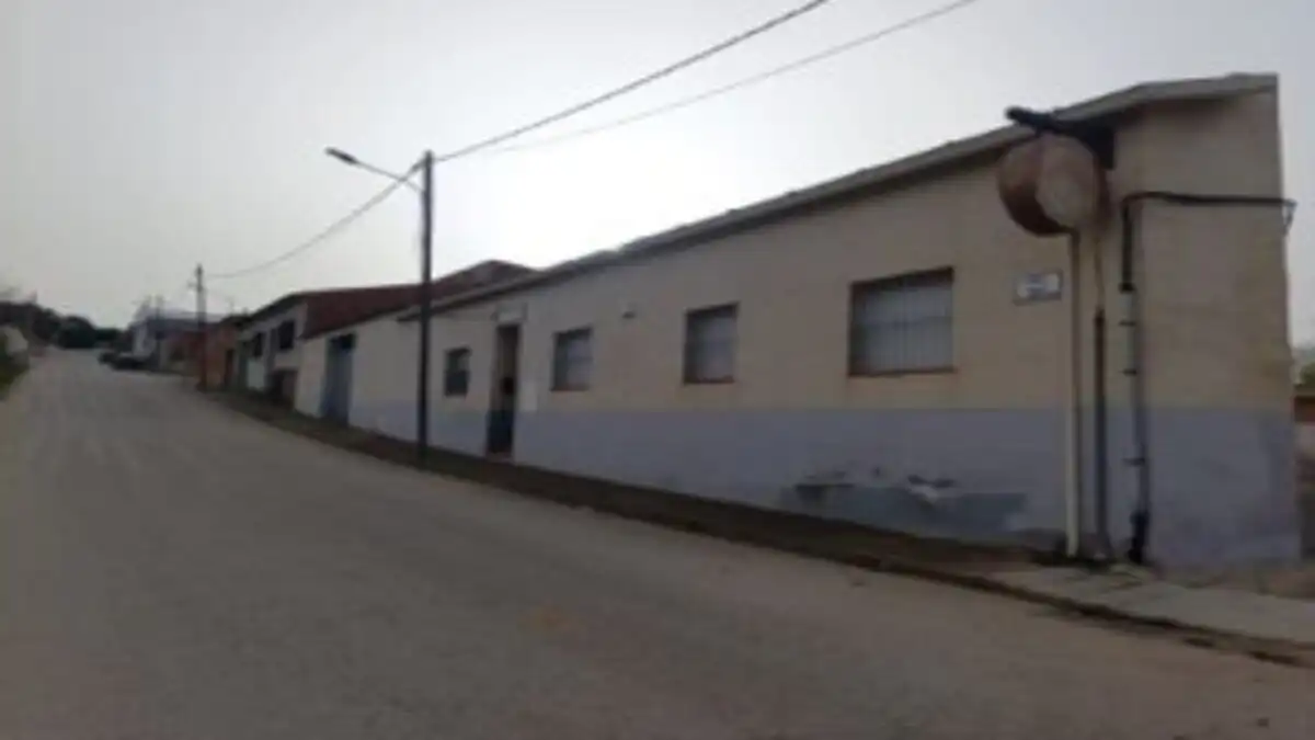 Außenansicht von Fabrikhallen zum Verkauf in San Carlos del Valle