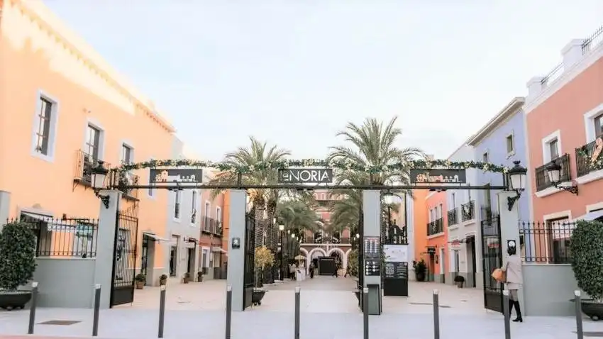 Exterior view of Study for rent in Murcia  with Air Conditioner and Community pool