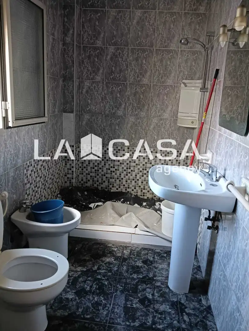 Bany de Casa o xalet en venda en Algeciras amb Terrassa i Traster
