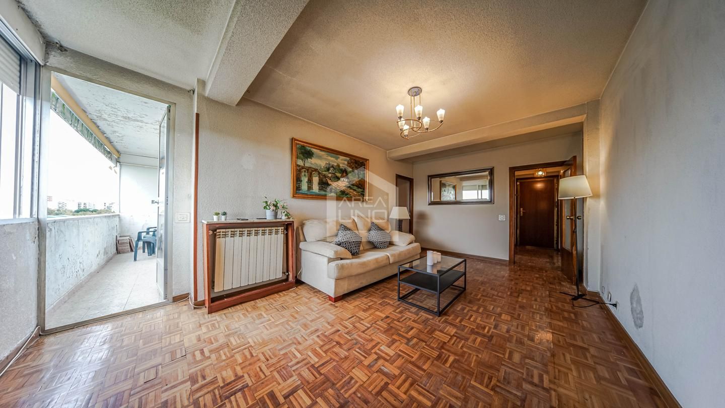 Sala d'estar de Pis en venda en Alcorcón amb Calefacció, Parquet i Terrassa