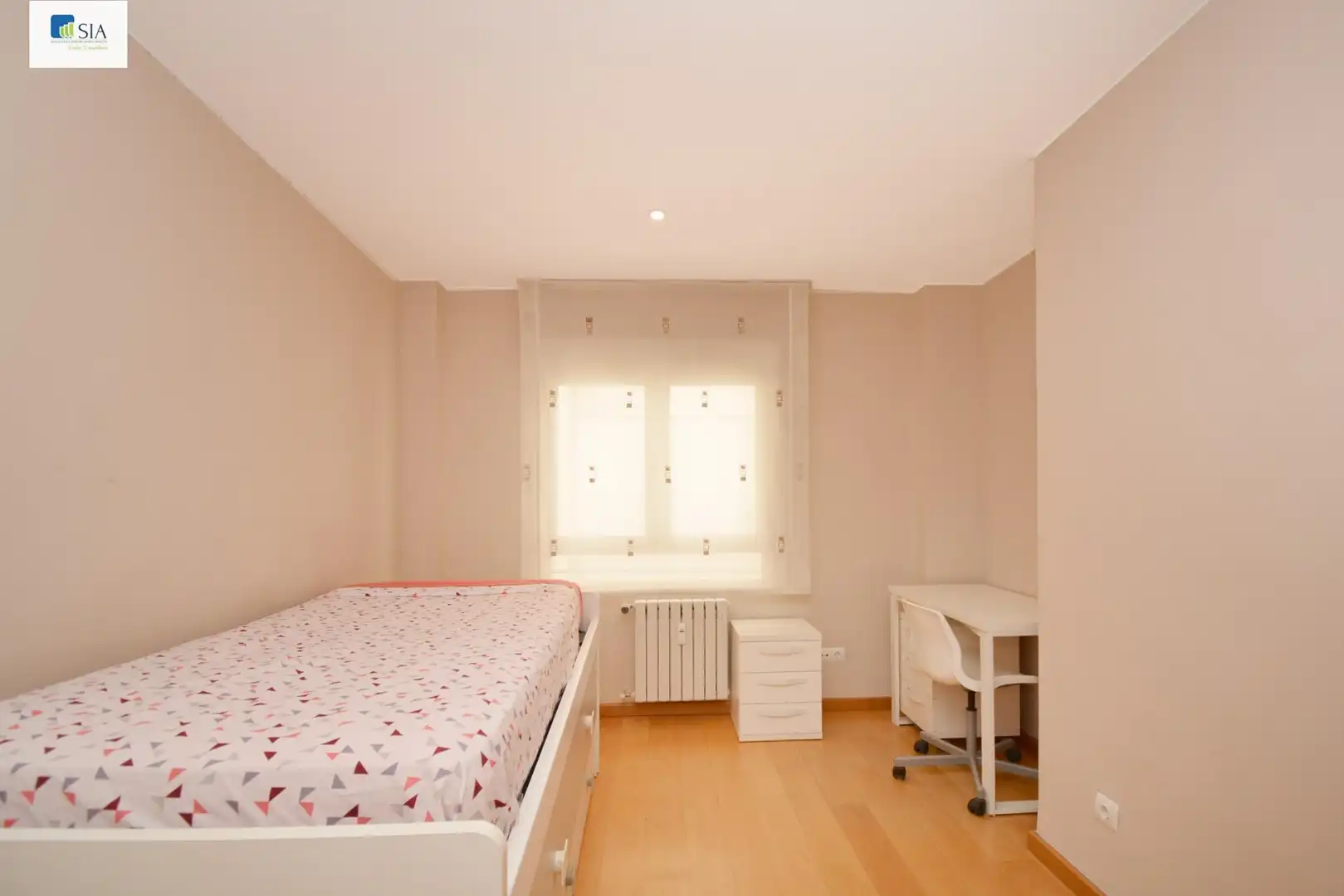 Habitación de Piso de alquiler en Zaragoza con Aire acondicionado, Calefacción y Amueblado