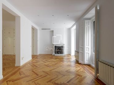 Piso con balcón en alquiler en Barrio de Salamanca