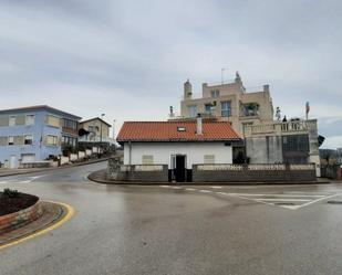 Vista exterior de Casa o xalet en venda en Suances amb Terrassa