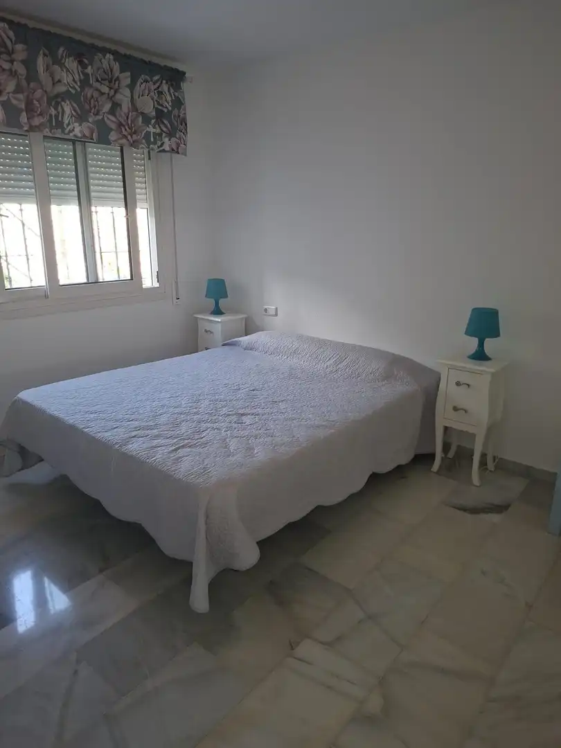 Schlafzimmer von Erdgeschoss zum Verkauf in Fuengirola mit Terrasse, Möbliert und Gemeinschaftspool