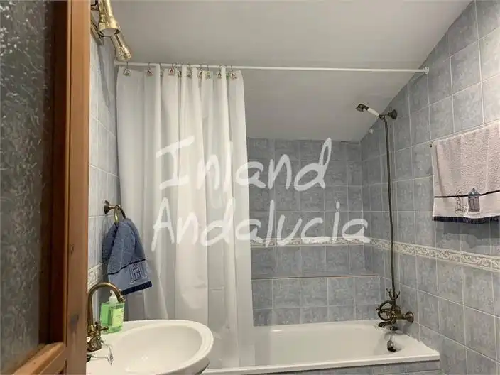 Bany de Finca rústica en venda en Villanueva de Algaidas amb Terrassa i Piscina
