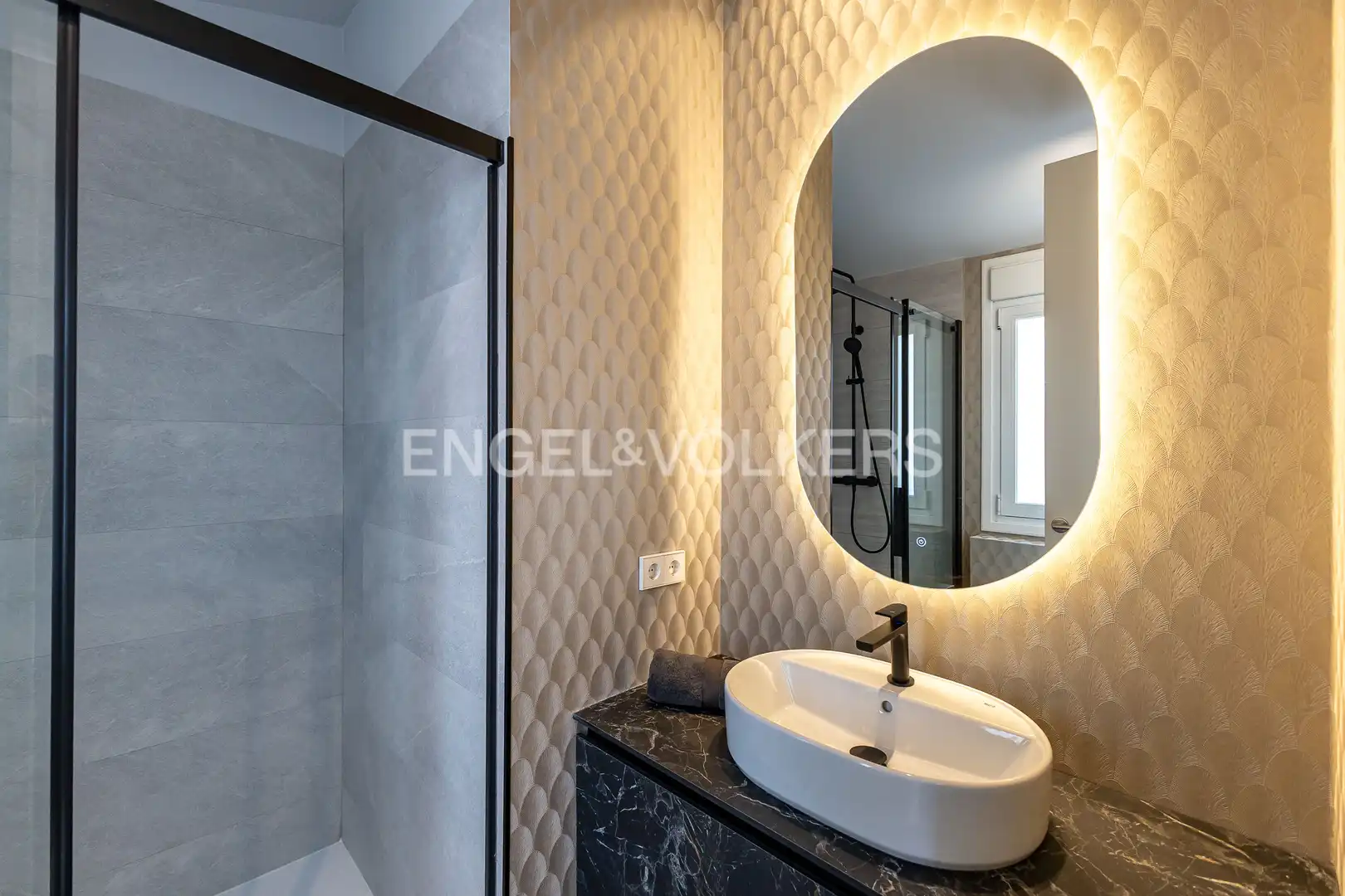 Bathroom of Attic for sale in Madrid  with Air Conditioner, Heating and Parquet flooring