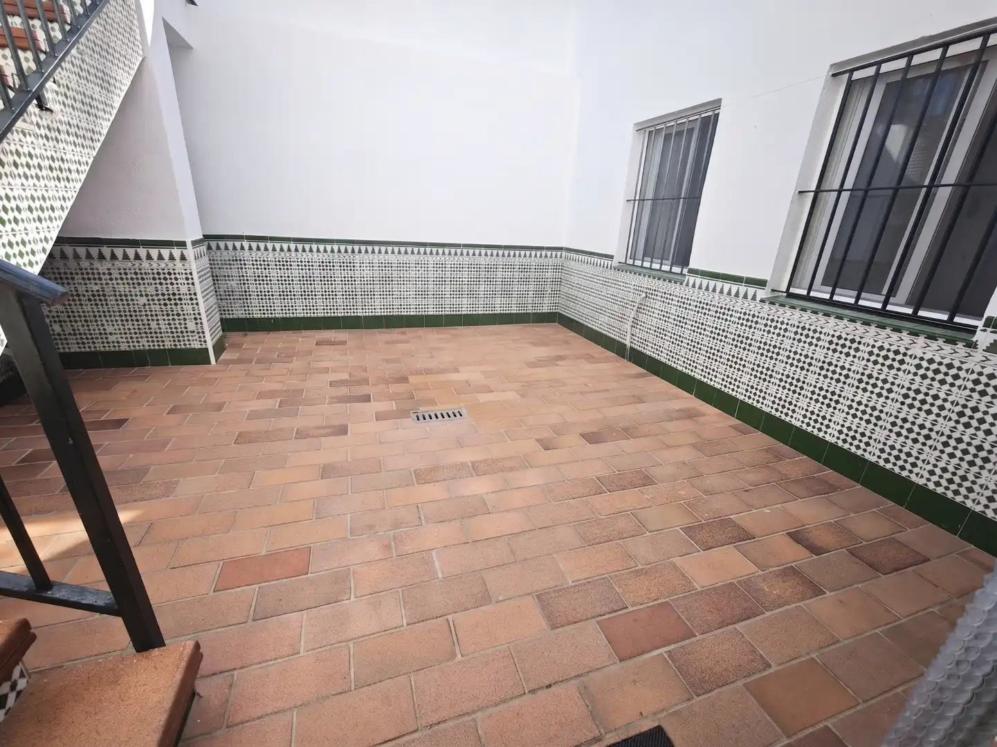 Terrasse von Einfamilien-Reihenhaus zum Verkauf in El Puerto de Santa María mit Klimaanlage, Heizung und Terrasse