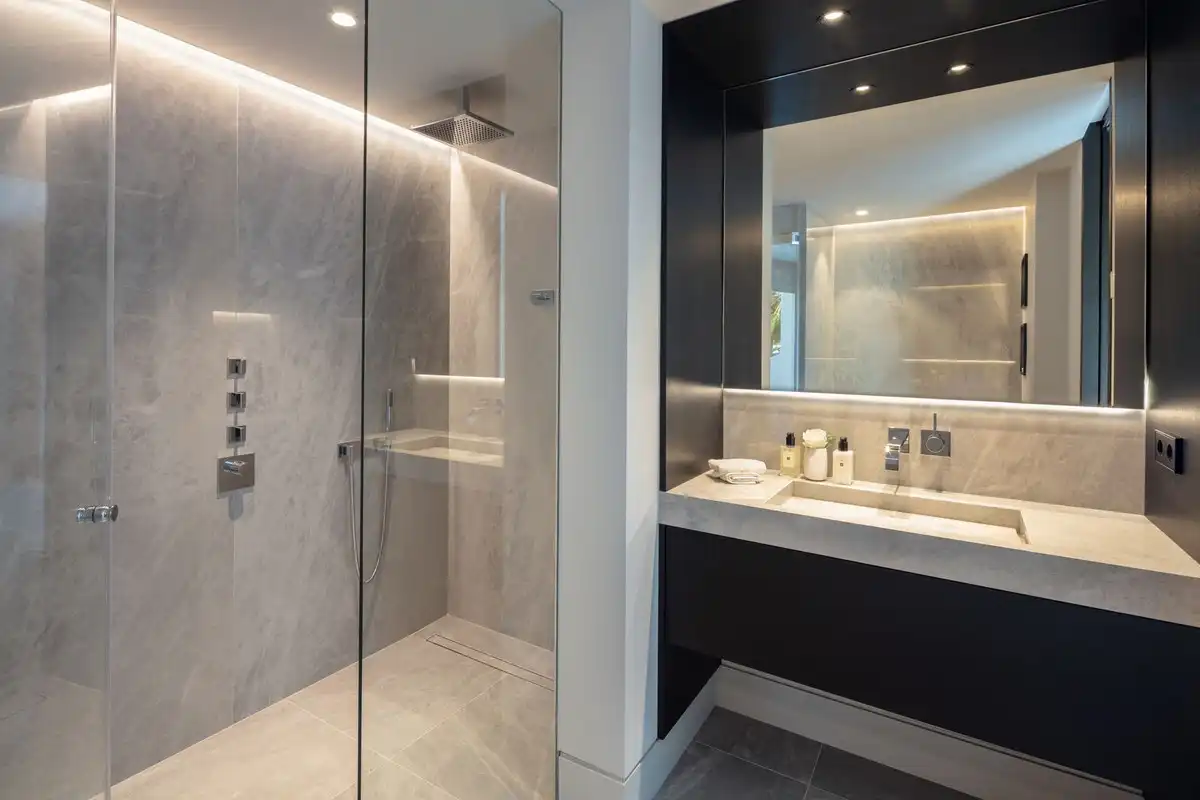 Bathroom of Duplexes for sale in Marbella  with Air Conditioner, Terrace and Community pool