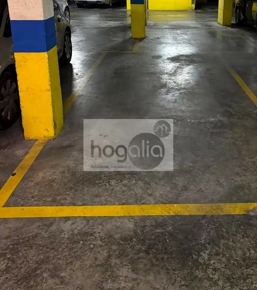Parking of Flat for sale in Sevilla  with Air Conditioner, Terrace and Community pool
